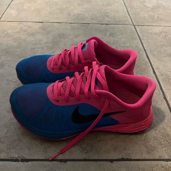 Nike women shoes size 7 barely worn Lunarlon - Picture 2 of 3